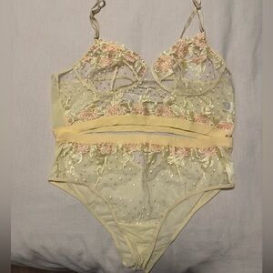 NWOT Elegant Yellow Floral Lace Bodysuit